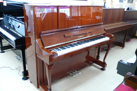 YAMAHA　アップライトピアノ　W106BM